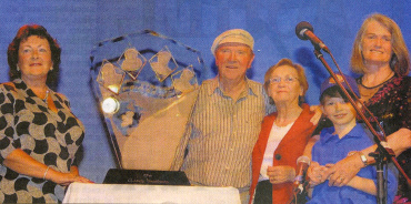 Joan Clancy, Liam Clancy, Moira Clancy, Mary Clancy and young Gwen Rea, granddaughter of Mary and Paddy Clancy with the Lifetime 
Achievement Award presented to them at the Strand Theatre at the close of The Clancy Brothers Music Festival.